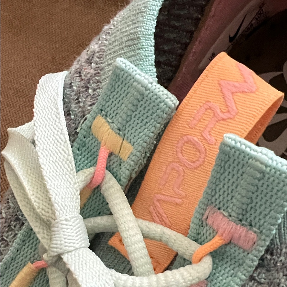 Nike VaporMax Flyknit Teal and Peach Athletic Shoes- like new! - Picture 3 of 6